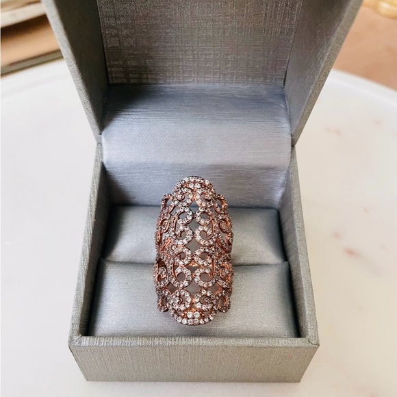 Beautiful rose gold (plated) and white sapphire ring. - Picture 5 of 7